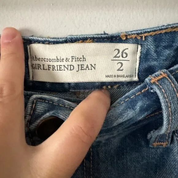 🦋 ABERCROMBIE &amp; FITCH Girlfriend Distressed Embroidered Floral Jeans 26