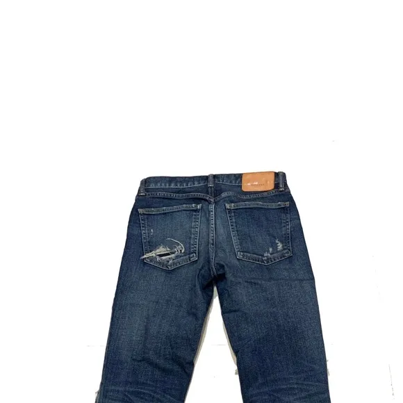25 / Moussy vintage distressed jeans