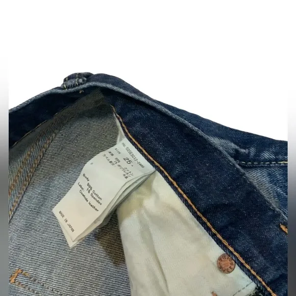 25 / Moussy vintage distressed jeans