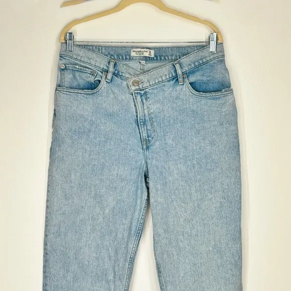 Abercrombie &amp; Fitch The 90s Straight Ultra High Rise Asymmetrical Waist 32/14S