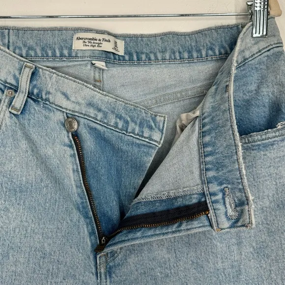 Abercrombie &amp; Fitch The 90s Straight Ultra High Rise Asymmetrical Waist 32/14S