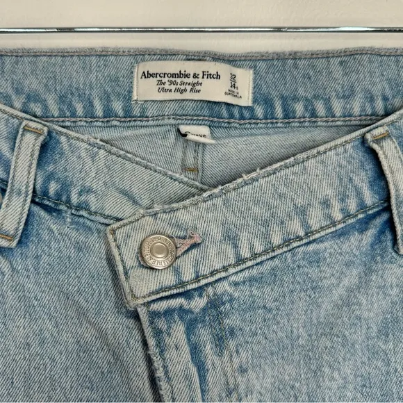 Abercrombie &amp; Fitch The 90s Straight Ultra High Rise Asymmetrical Waist 32/14S