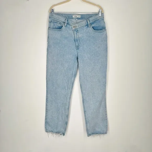 Abercrombie &amp; Fitch The 90s Straight Ultra High Rise Asymmetrical Waist 32/14S