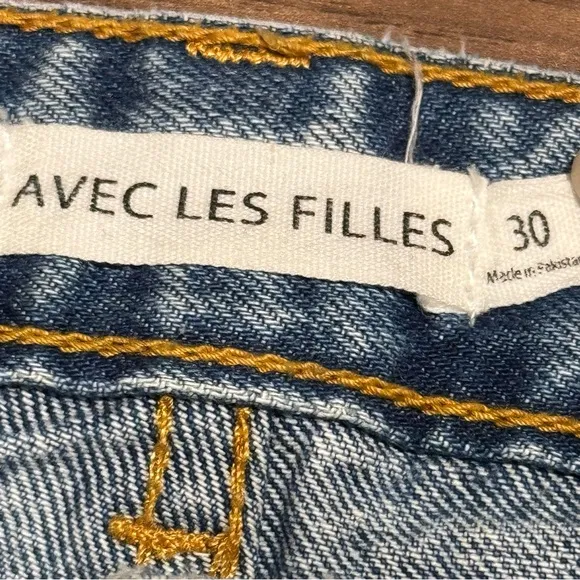 Avec Les Filles Size 30 Medium Washed Distressed Straight Leg Raw Hem Jeans