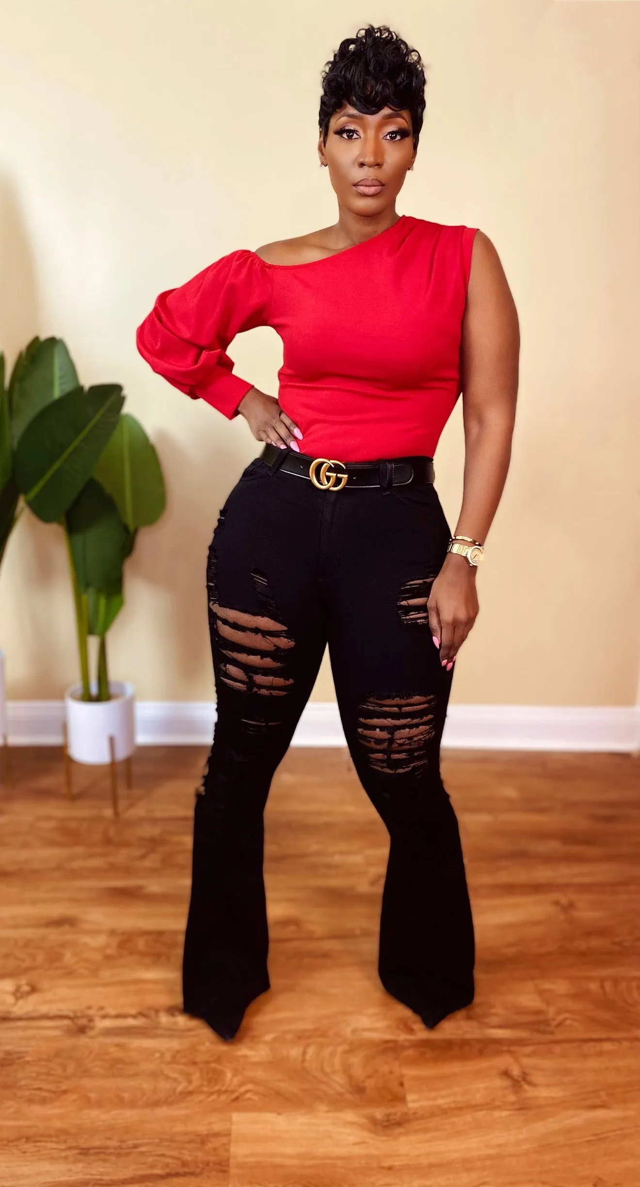 DISTRESSED BLACK JEANS