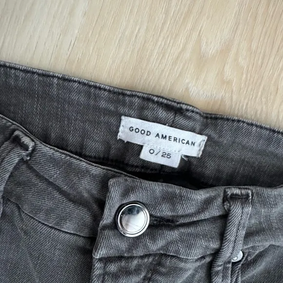 GOOD AMERICAN SKINNY DISTRESSED JEANS