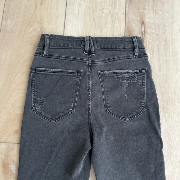 GOOD AMERICAN SKINNY DISTRESSED JEANS