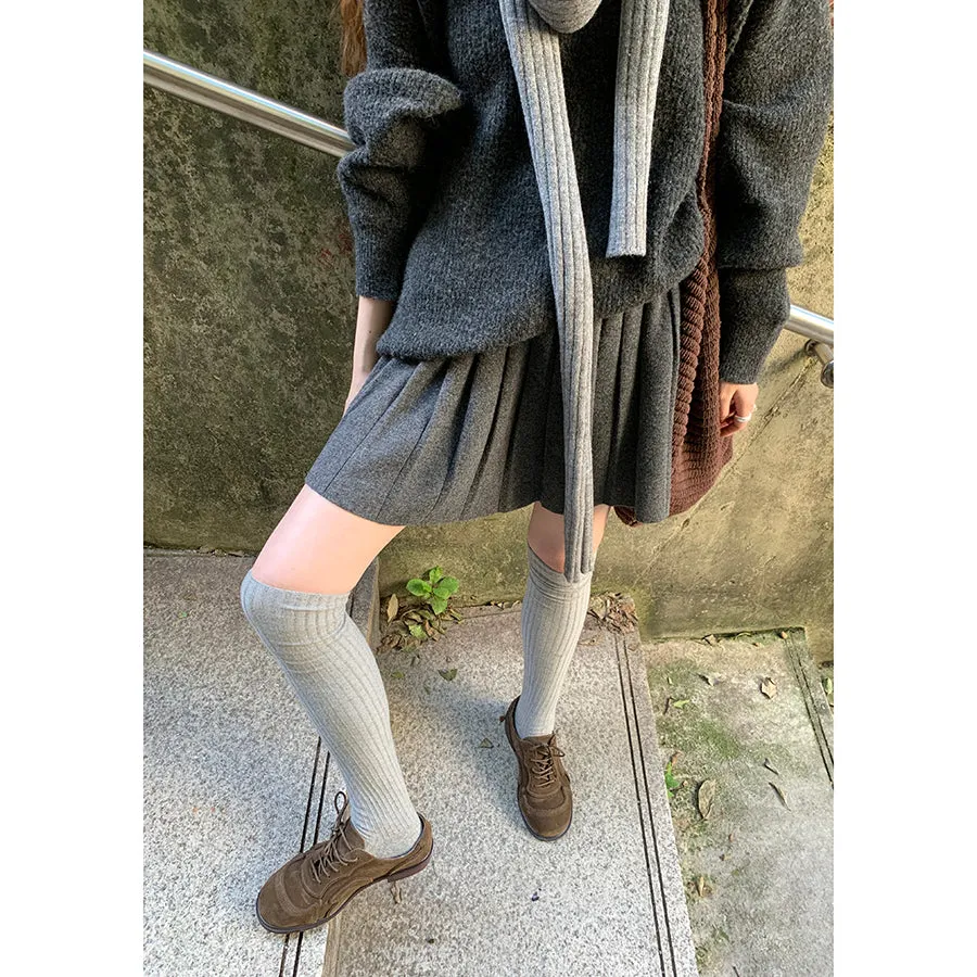 gray knitted pleated skirt