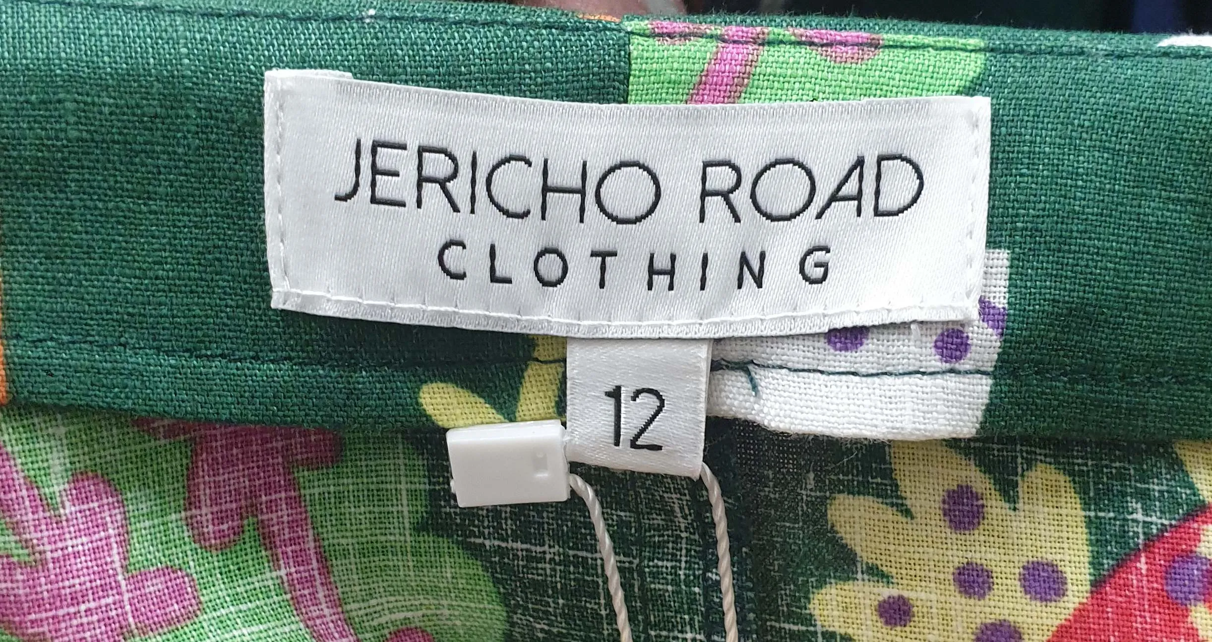 Jericho Road cropped green "crazy cactus" print wrap top size 12