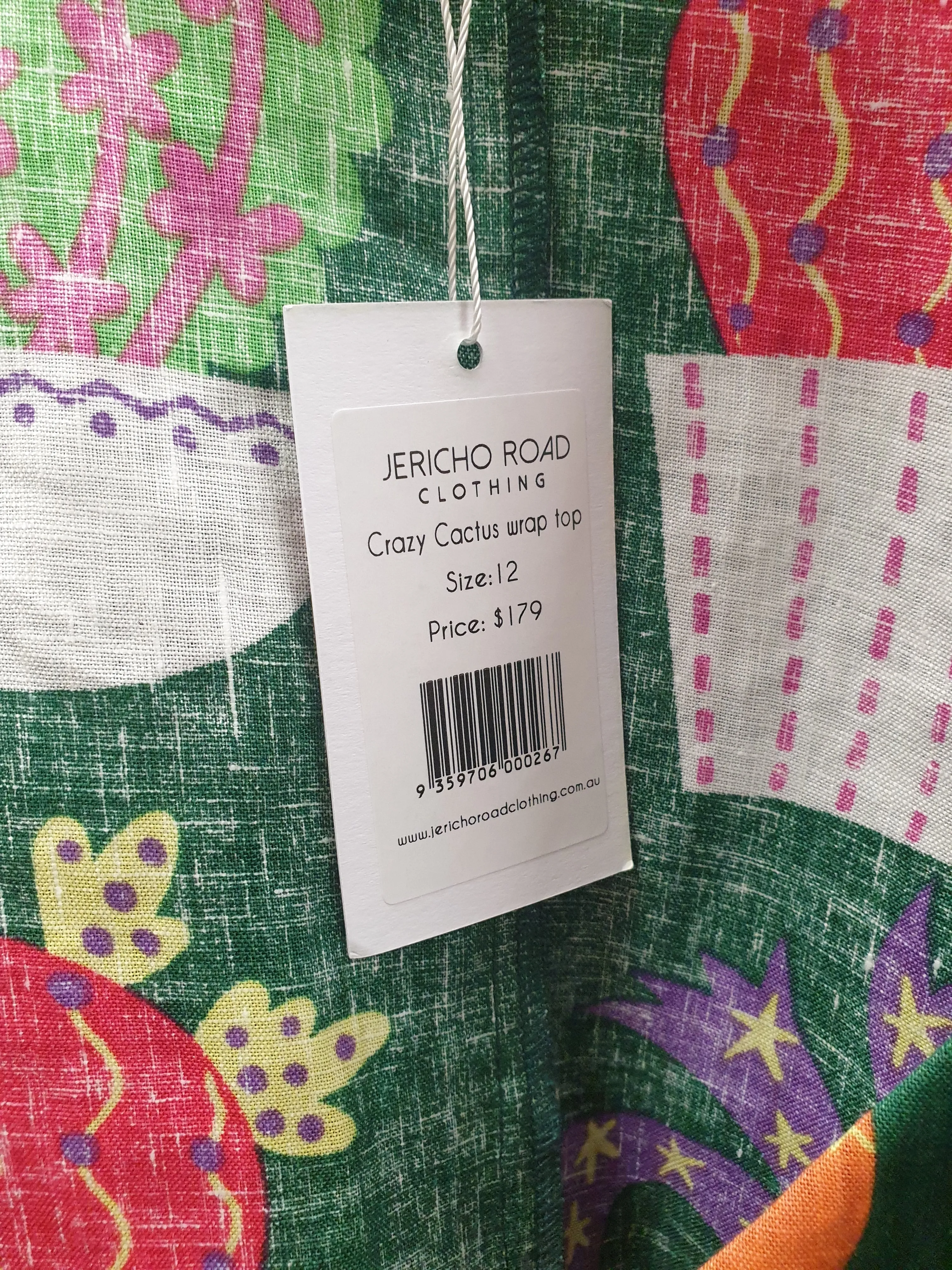 Jericho Road cropped green "crazy cactus" print wrap top size 12