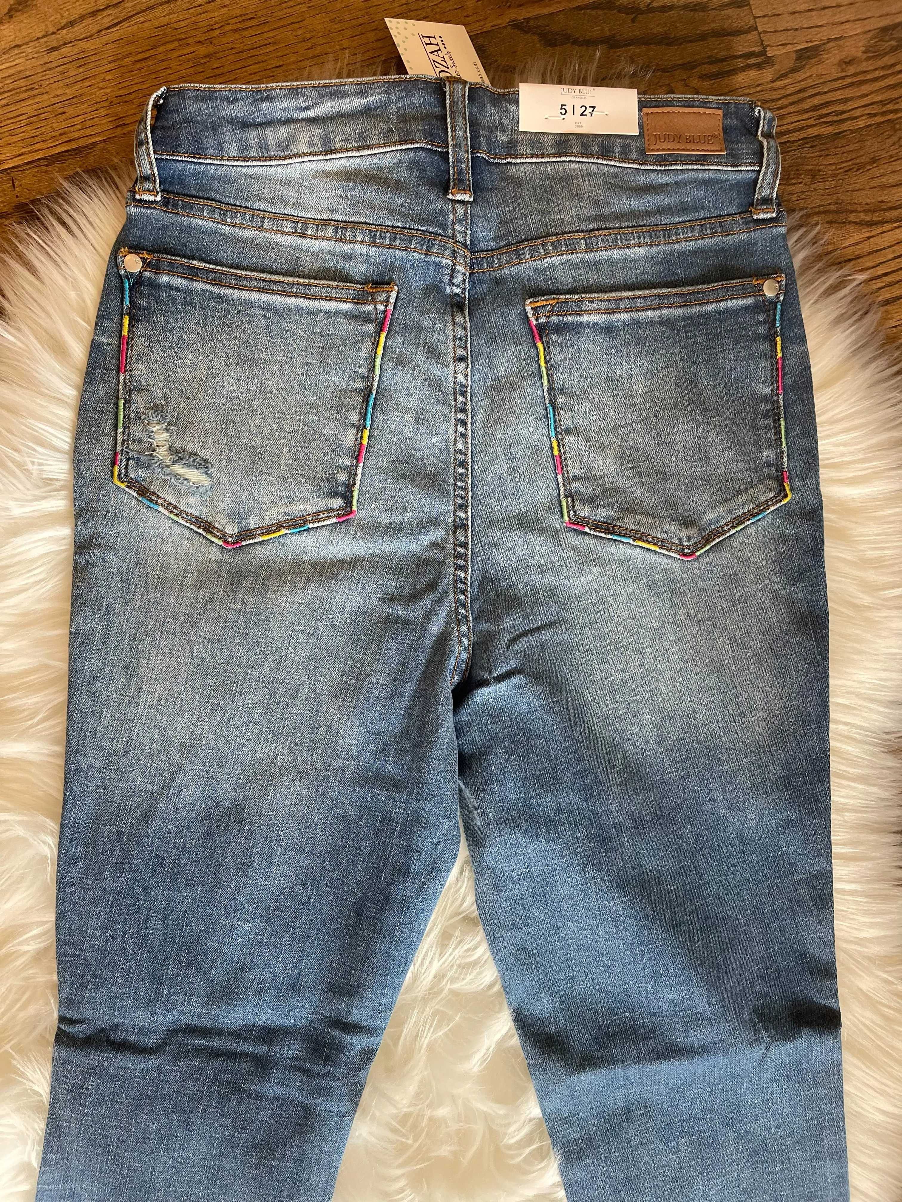 Judy Blue || Marsha Bright Pop Embroidery Pocket Mid Rise Skinny