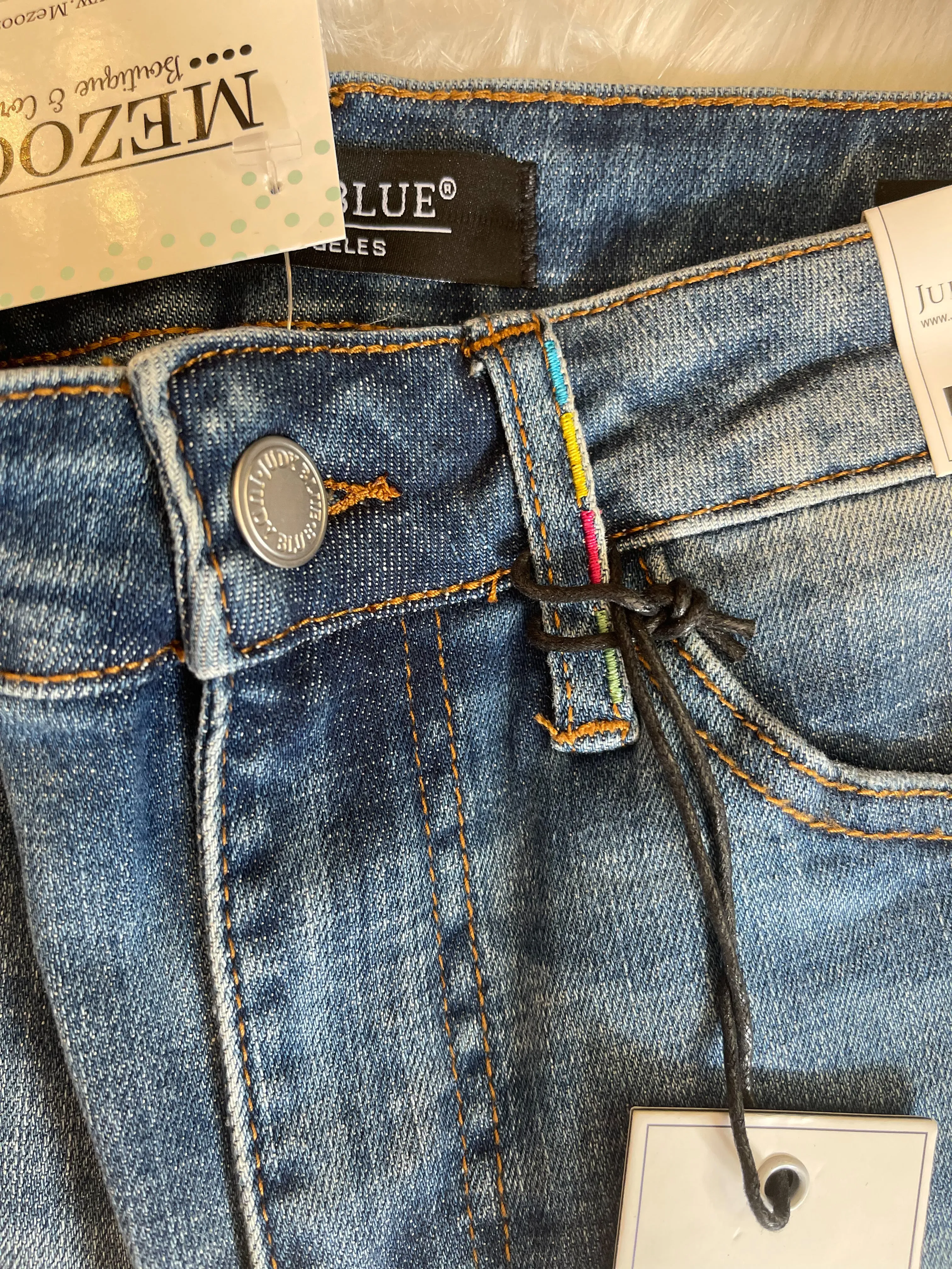 Judy Blue || Marsha Bright Pop Embroidery Pocket Mid Rise Skinny