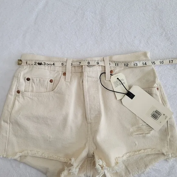 Levis 501 High Rise Distressed Raw Hem Cream Colored Cutoff Jeans Shorts