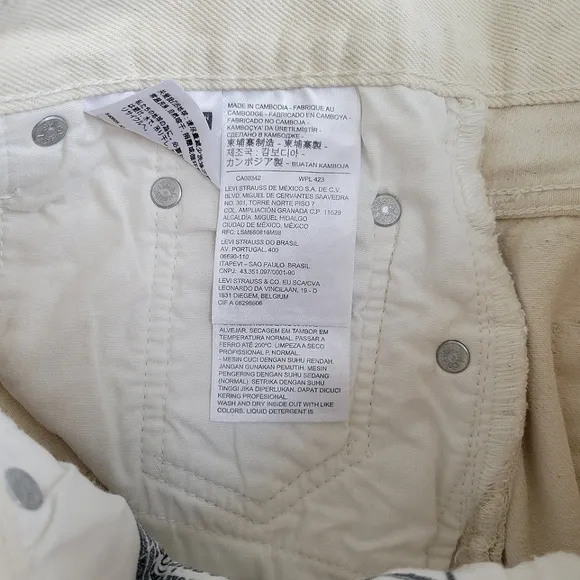 Levis 501 High Rise Distressed Raw Hem Cream Colored Cutoff Jeans Shorts