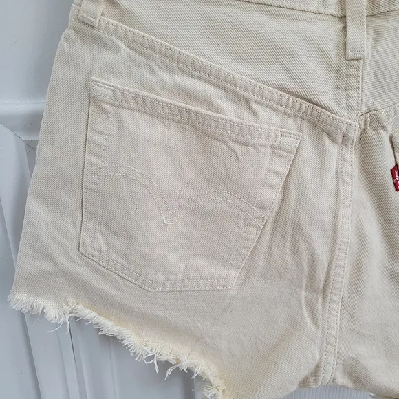Levis 501 High Rise Distressed Raw Hem Cream Colored Cutoff Jeans Shorts