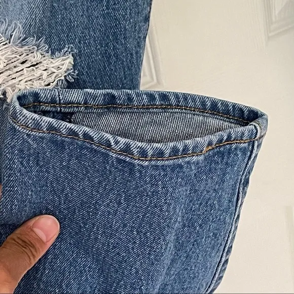 Levi’s Wedgie Distressed Jeans size 28