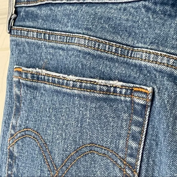 Levi’s Wedgie Distressed Jeans size 28