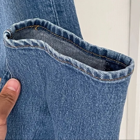 Levi’s Wedgie Distressed Jeans size 28