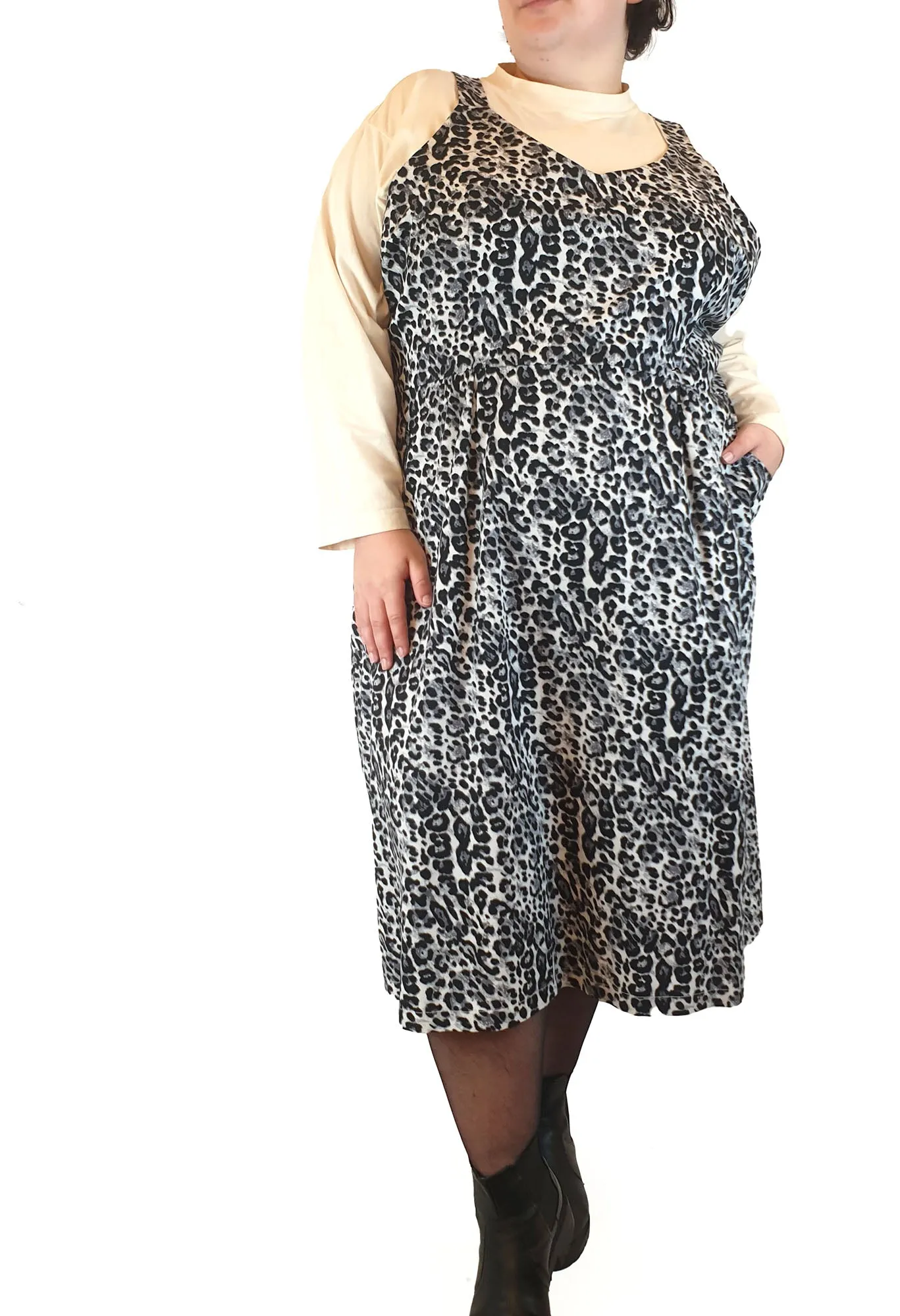 Made590 black leopard print sleeveless dress size 4XL