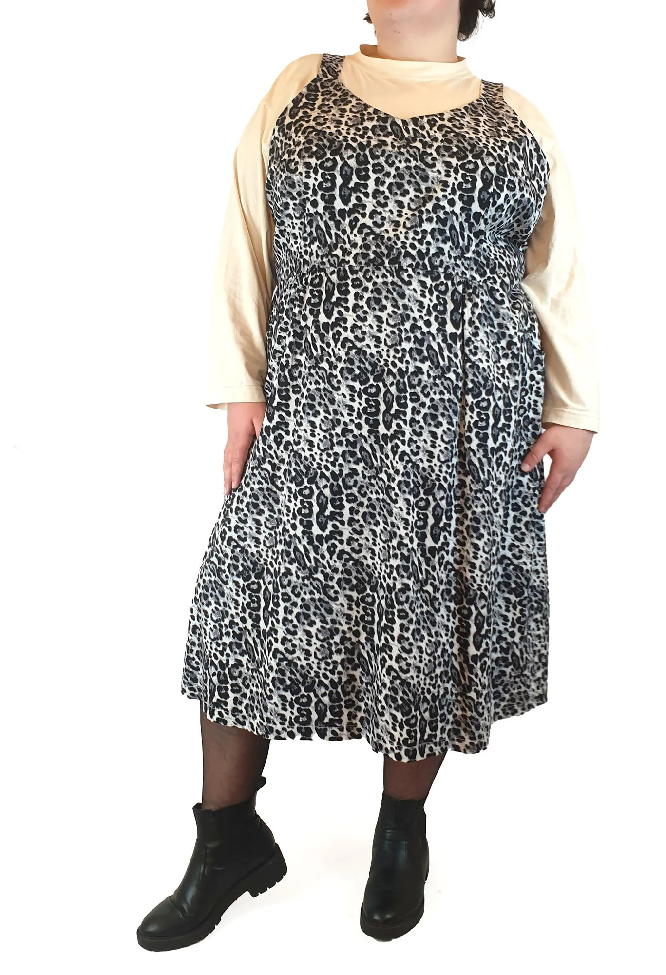 Made590 black leopard print sleeveless dress size 4XL
