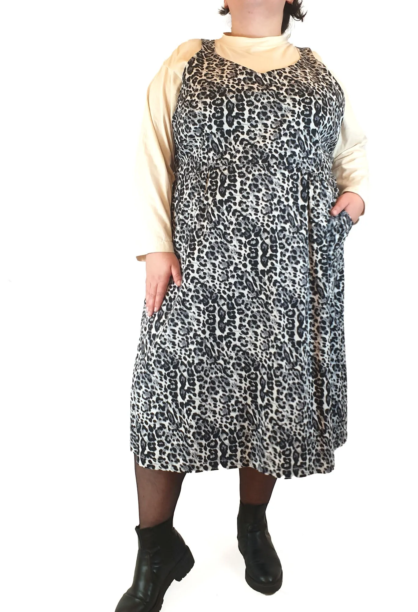 Made590 black leopard print sleeveless dress size 4XL
