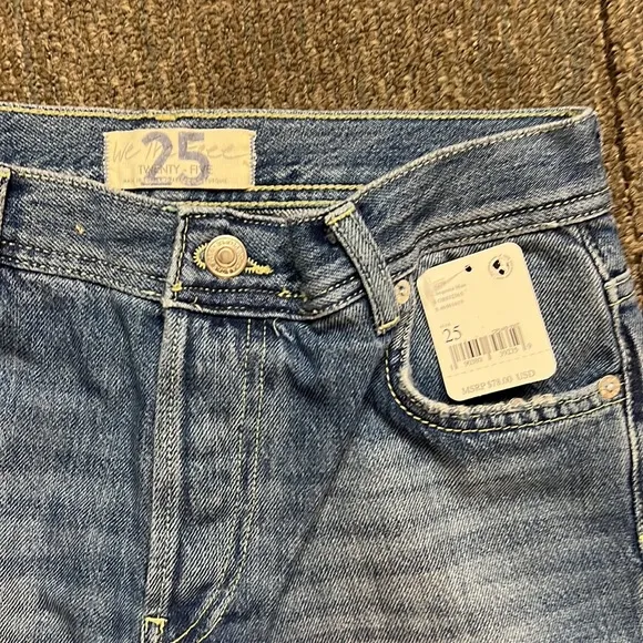 NWT Free People distressed jeans Size 25