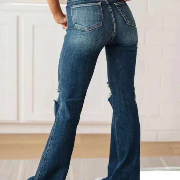 NWT Judy Blue Madison High Rise Tummy Control Top Distressed Flare - Size 9 / 29