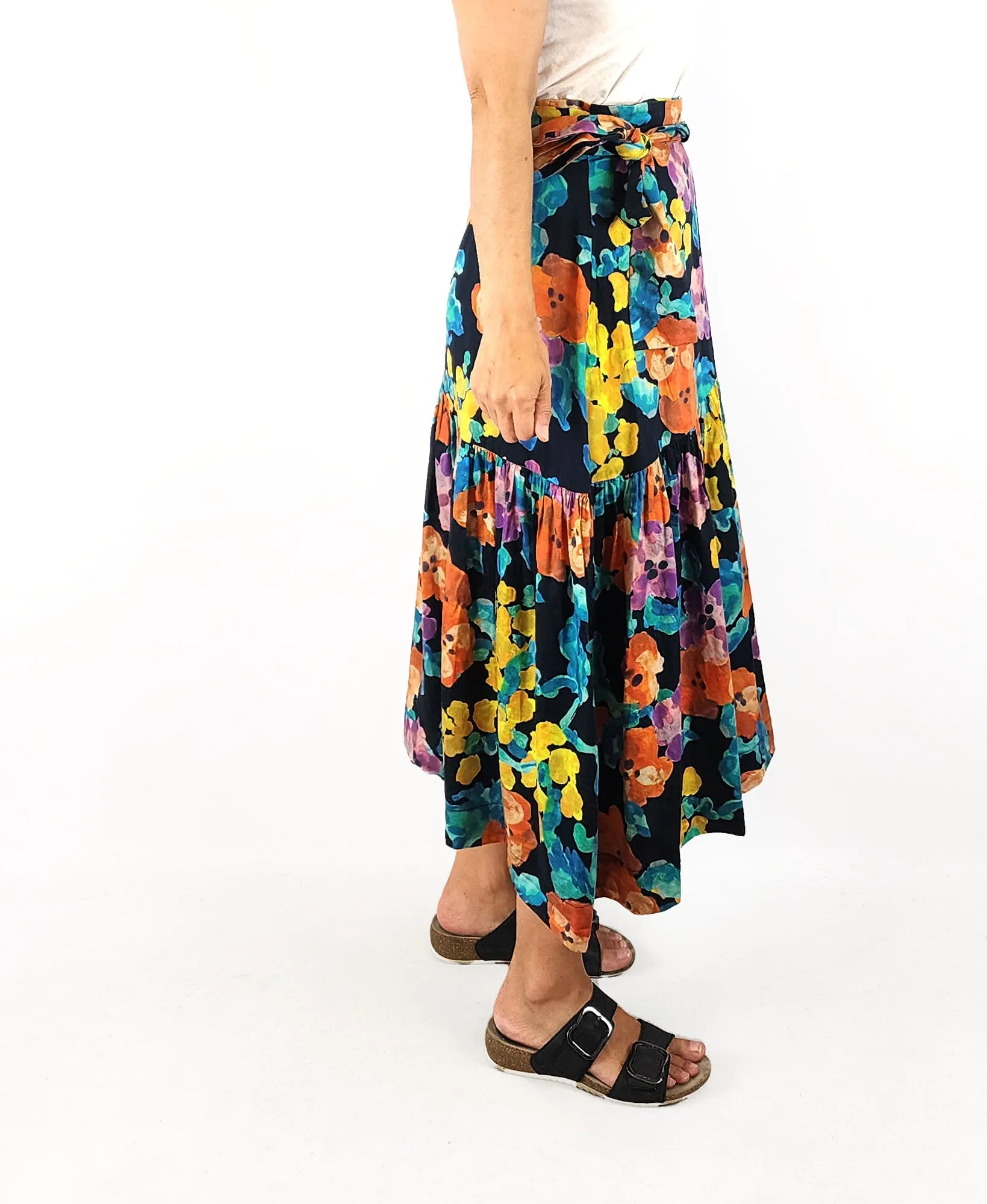 Obus stunning wrap style skirt size 1 / 8
