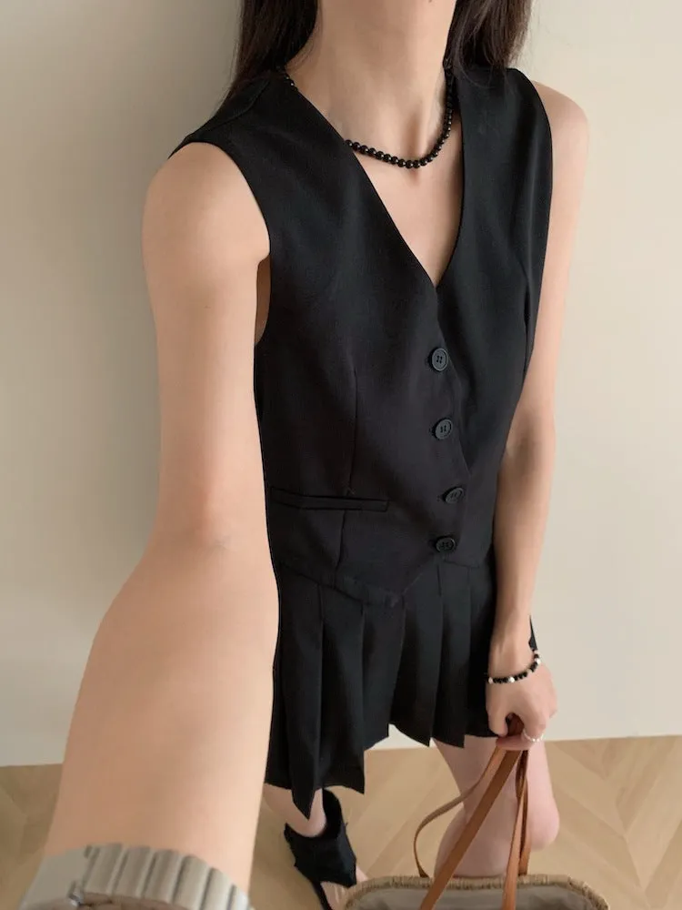 old money style V-neck vest   pleated skirt suit