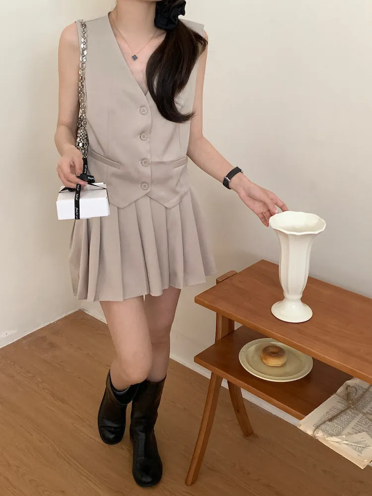 old money style V-neck vest   pleated skirt suit