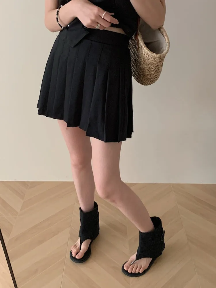 old money style V-neck vest   pleated skirt suit