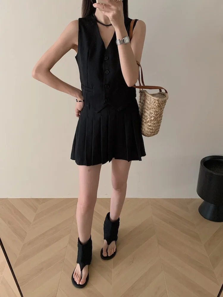 old money style V-neck vest   pleated skirt suit