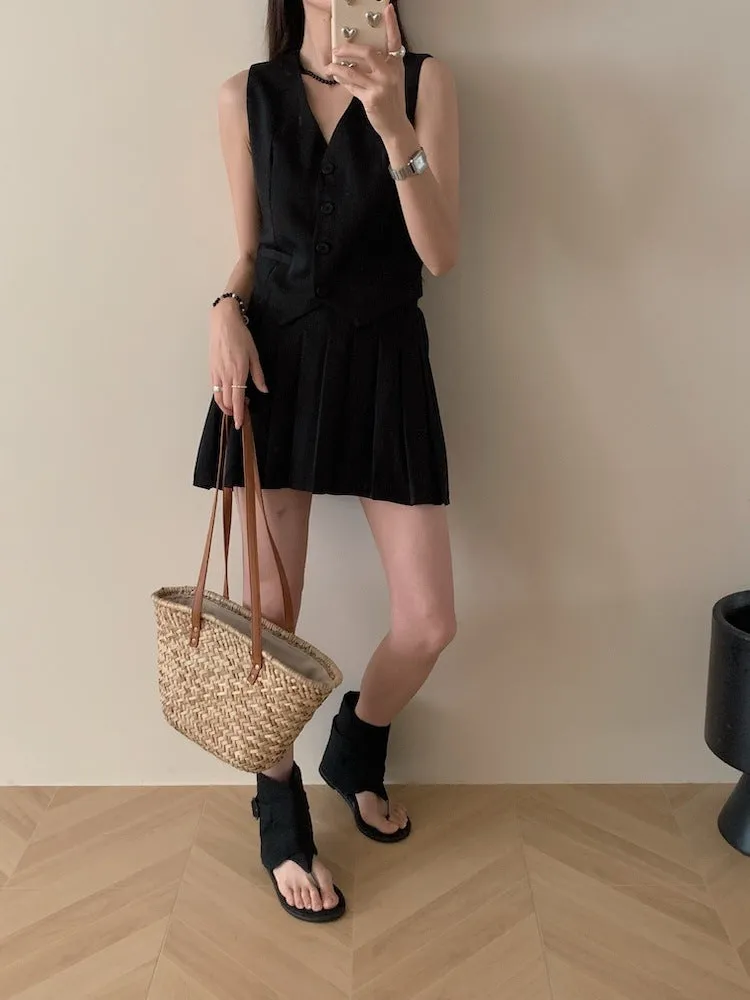 old money style V-neck vest   pleated skirt suit