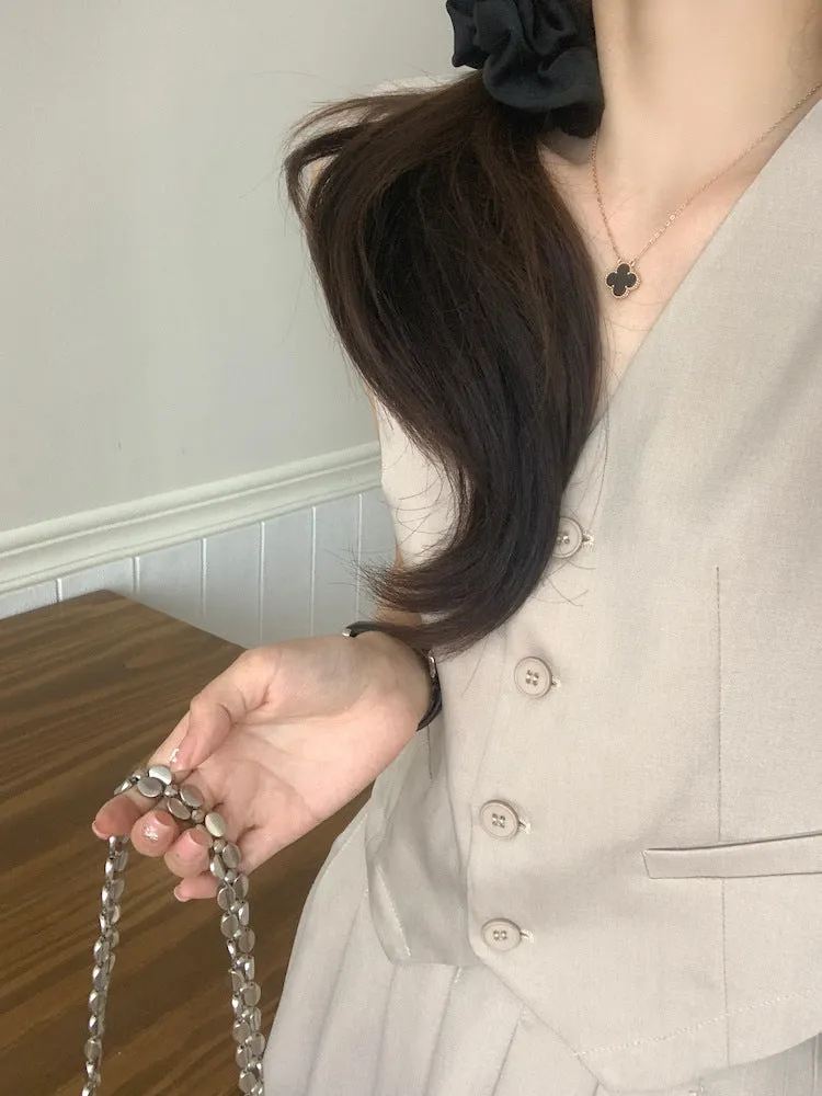 old money style V-neck vest   pleated skirt suit
