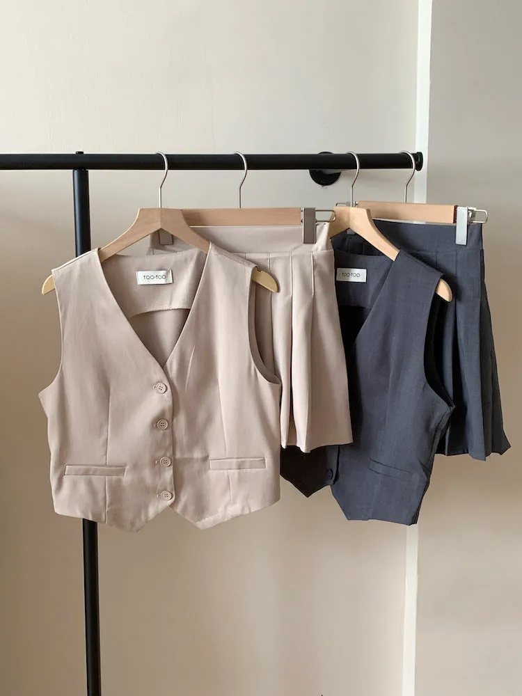 old money style V-neck vest   pleated skirt suit