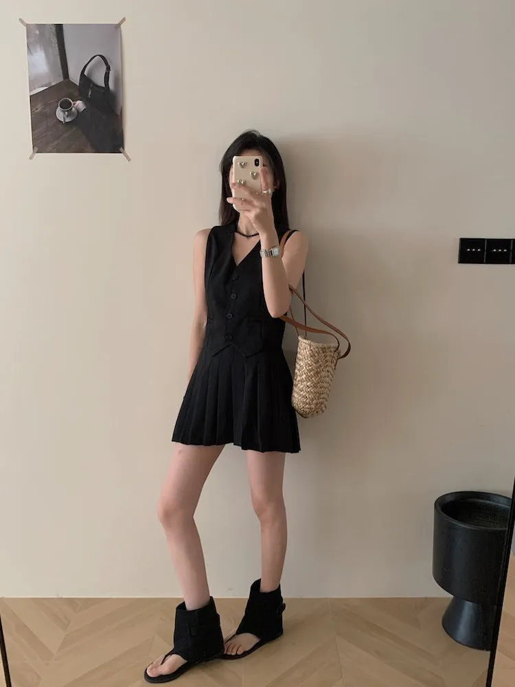 old money style V-neck vest   pleated skirt suit