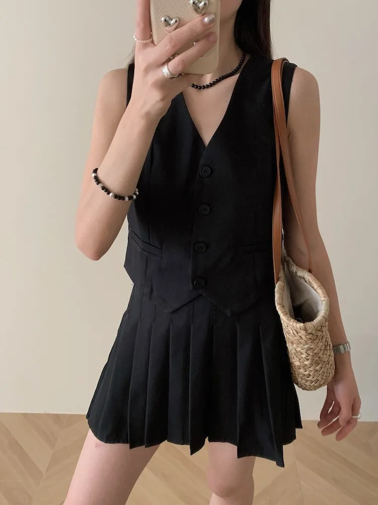 old money style V-neck vest   pleated skirt suit