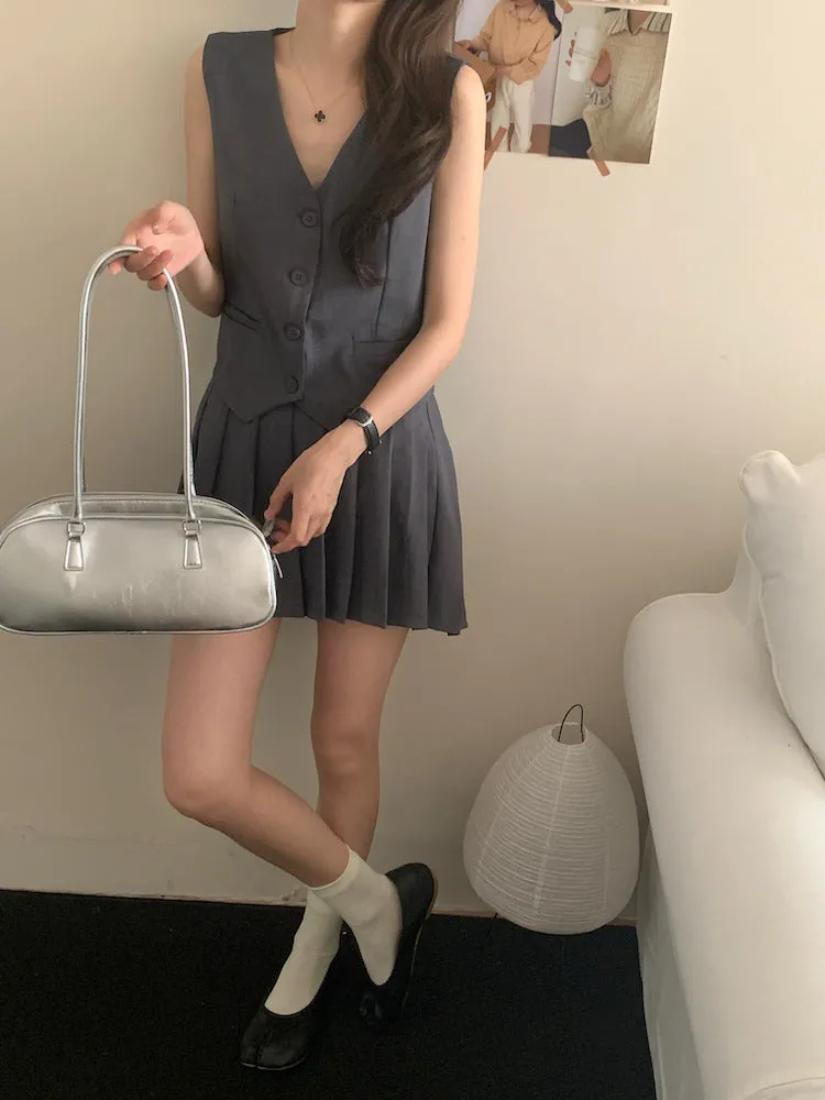 old money style V-neck vest   pleated skirt suit