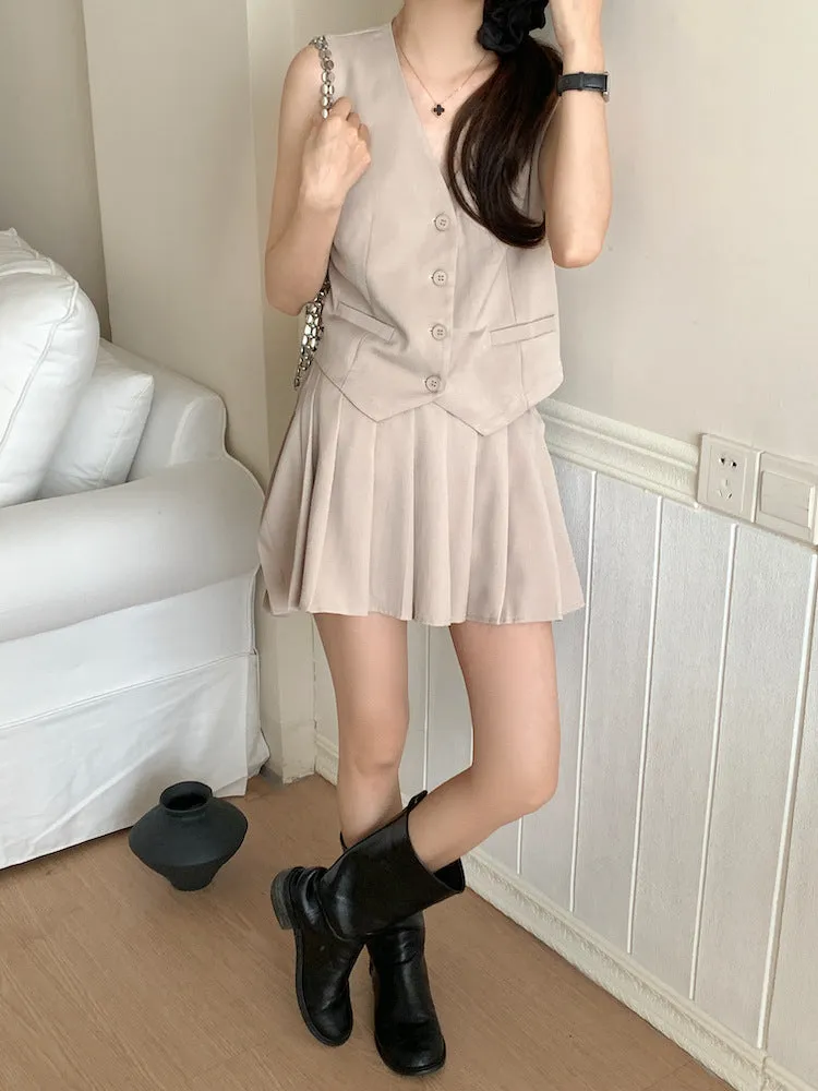 old money style V-neck vest   pleated skirt suit