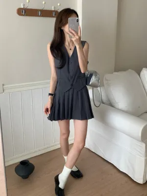 old money style V-neck vest   pleated skirt suit