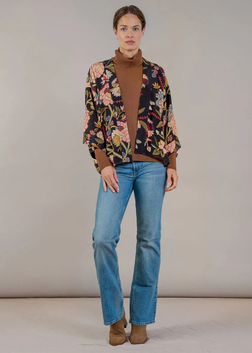 One Hundred Stars Dahlia Crepe Korte Kimono Zwart