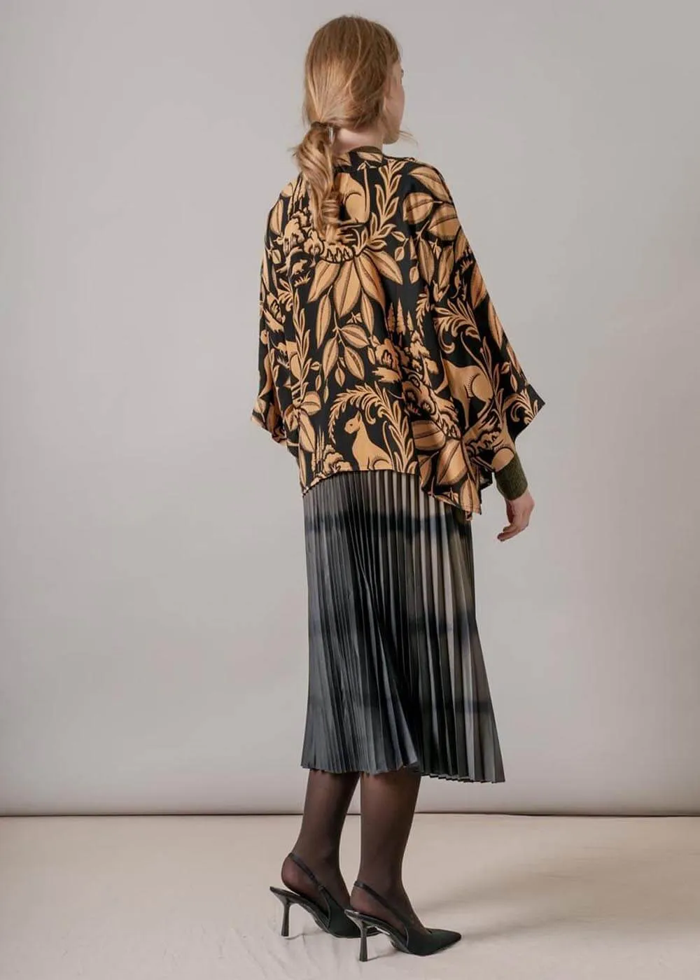 One Hundred Stars Sphinx Crepe Korte Kimono Zwart