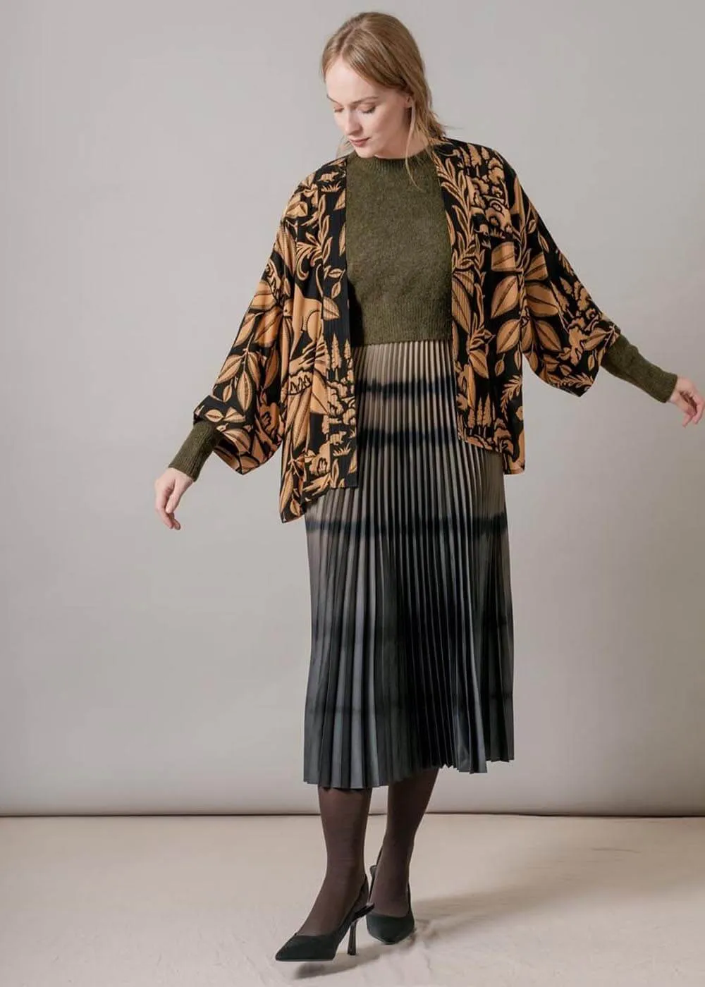 One Hundred Stars Sphinx Crepe Korte Kimono Zwart