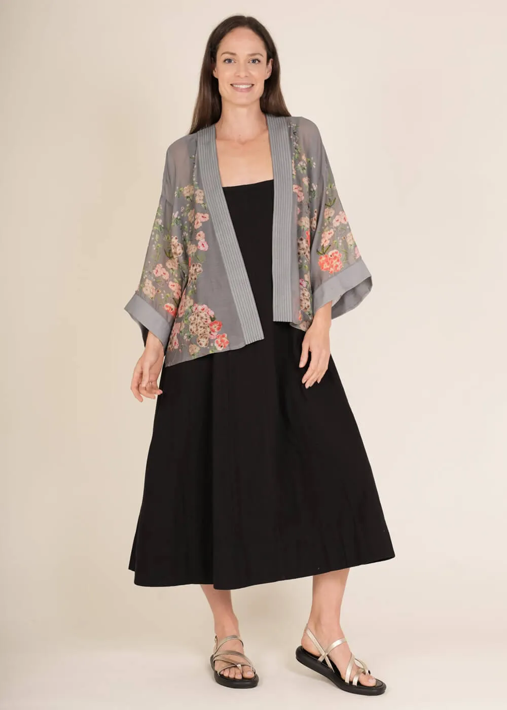 One Hundred Stars Trailing Blossom Korte Kimono Grijs