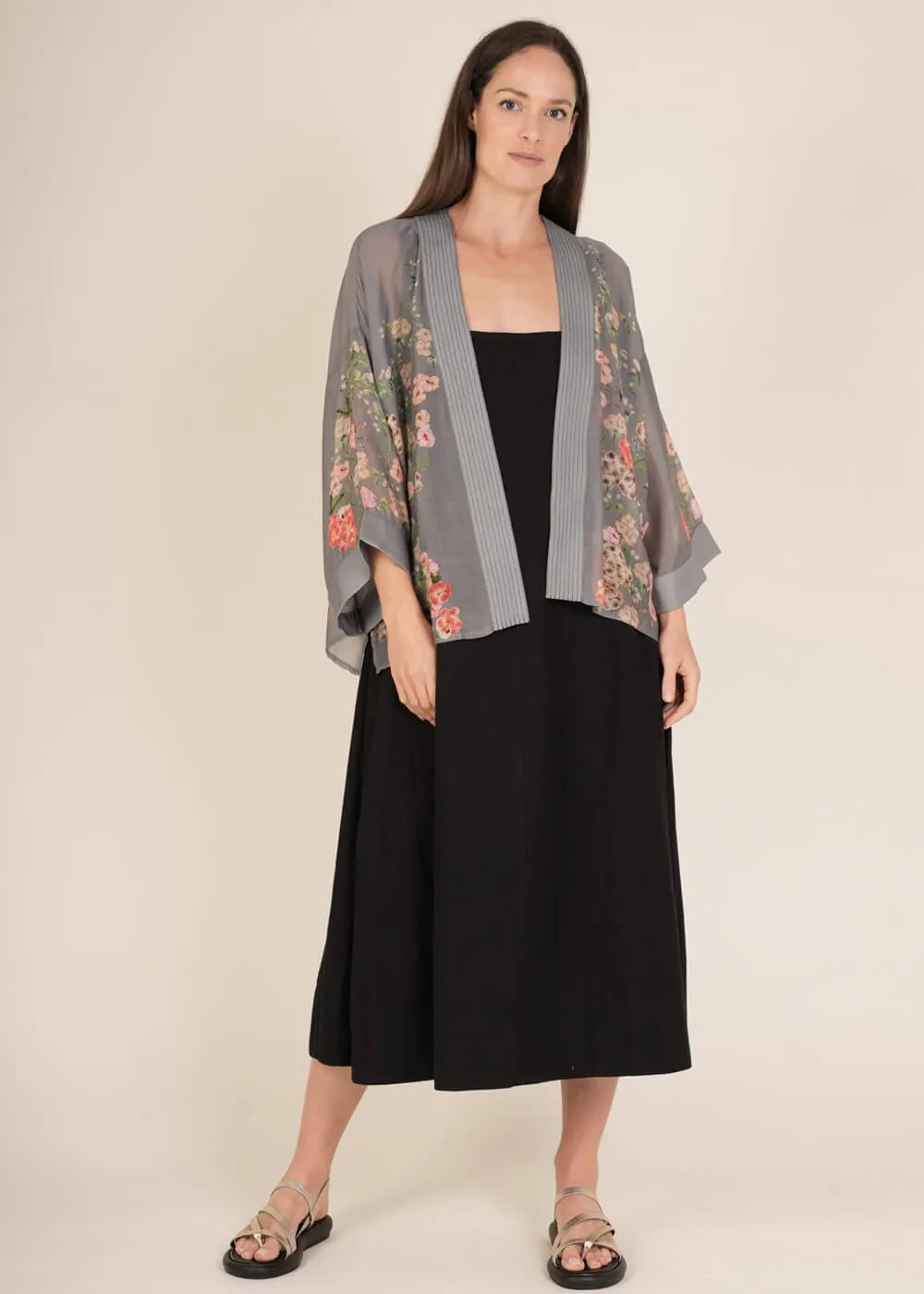 One Hundred Stars Trailing Blossom Korte Kimono Grijs