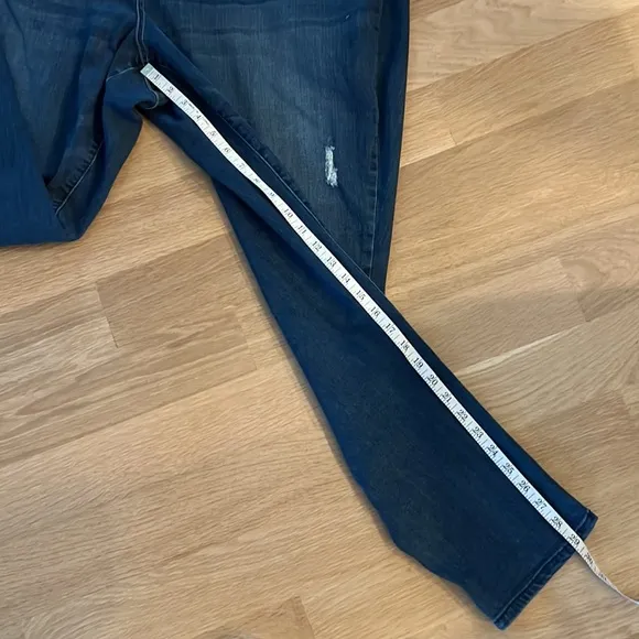 Wit &amp; Wisdom New Absolution Distressed Jeans 24W
