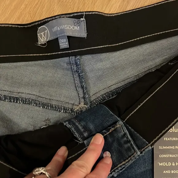 Wit &amp; Wisdom New Absolution Distressed Jeans 24W