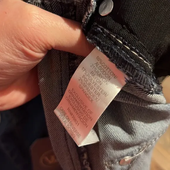 Wit &amp; Wisdom New Absolution Distressed Jeans 24W
